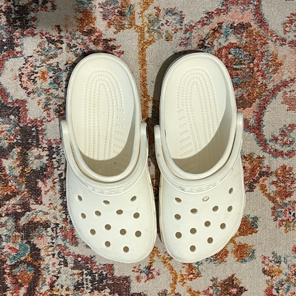 CROCS Classic White Clogs - Picture 1 of 3